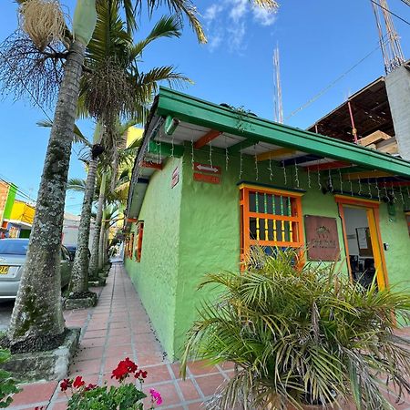 Casa Hostal Las Palmeras Guatape Exterior photo