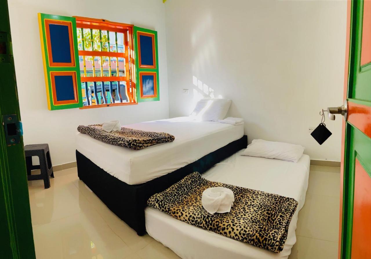 Casa Hostal Las Palmeras Guatape Exterior photo