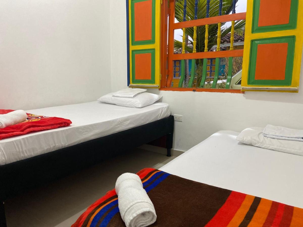 Casa Hostal Las Palmeras Guatape Exterior photo
